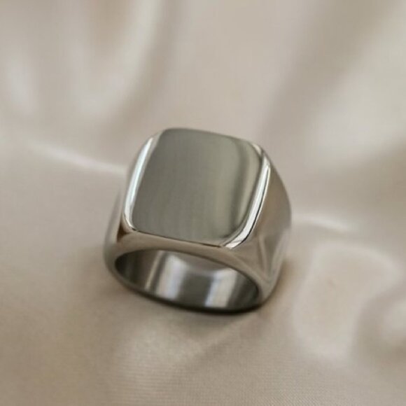 Jewelry - Elegant Silver Women's Ring